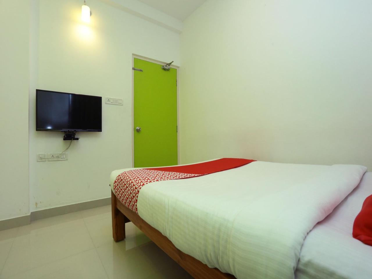 Oyo 9557 Near Kims Hospital Hotel Thiruvananthapuram Ngoại thất bức ảnh
